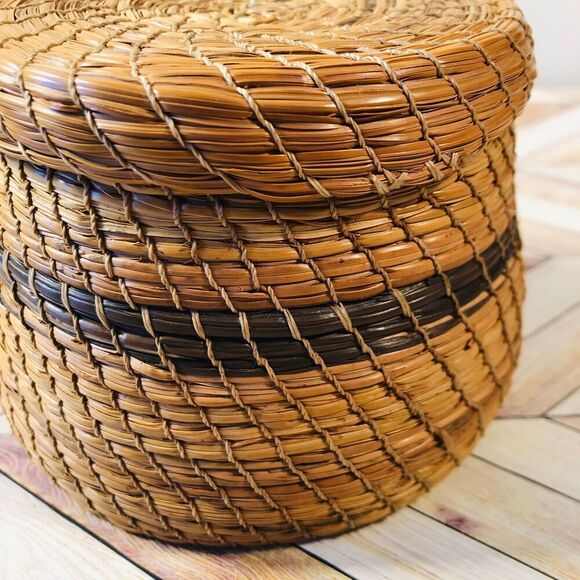 Small Mexican Woven Basket with Lid - Picture 5 of 6